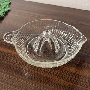 Vintage Clear Glass Citrus Juicer Lemon or Lime Juicer